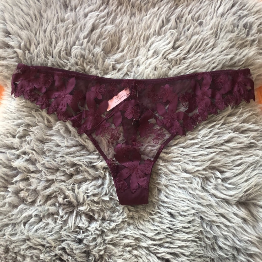 NWT Victoria's Secret Very Sexy Floral Embroidery Thong